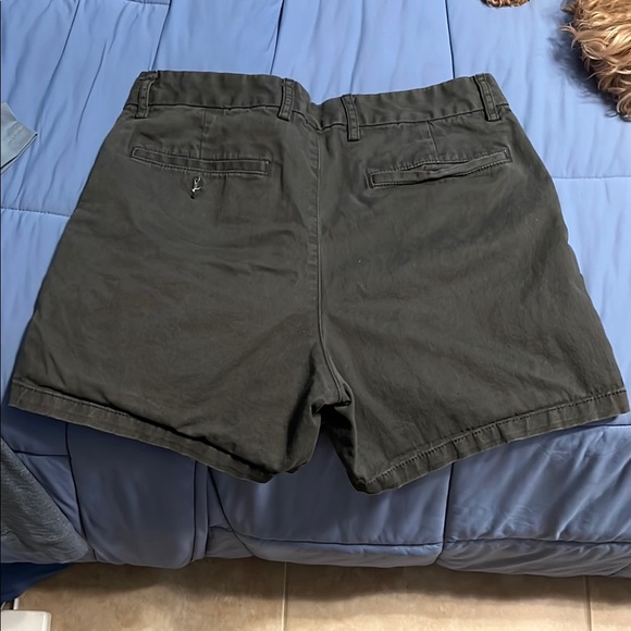 Old Navy 5'' Shorts - Picture 3 of 3